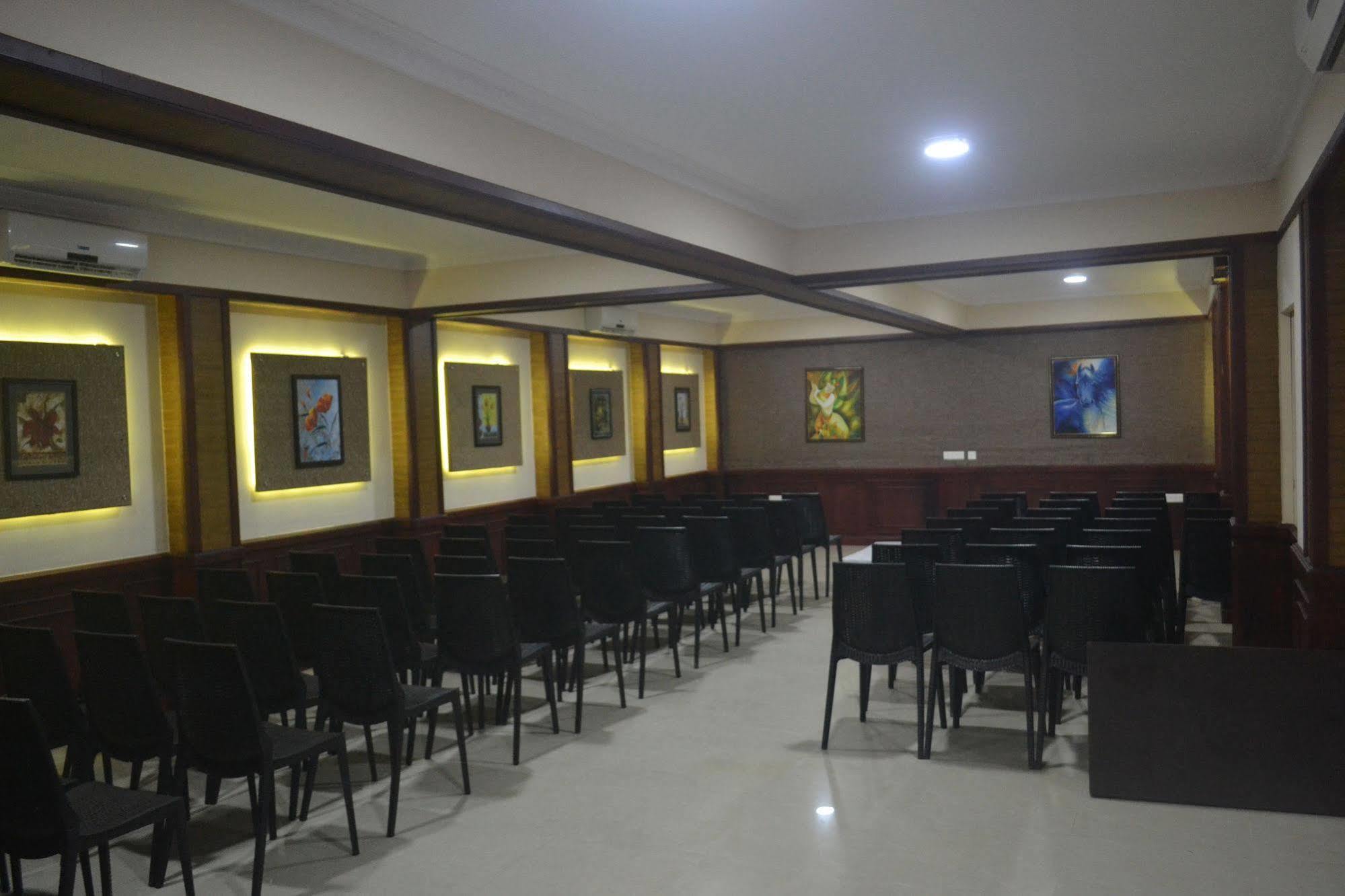 Atlas Airport Hotel Apartment نيدومباسيري المظهر الخارجي الصورة